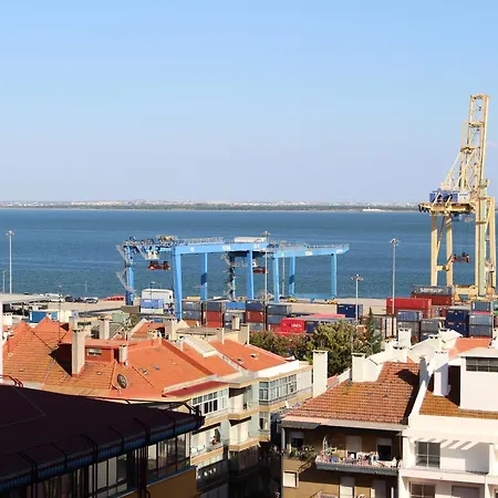 Privatunterkunft Modern With River Views, Sunrise & Friendly Cats Lissabon