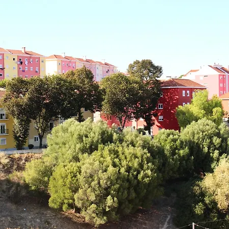 Modern With River Views, Sunrise & Friendly Cats Séjour chez l'habitant *