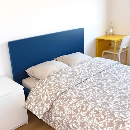 Modern With River Views, Sunrise & Friendly Cats Homestay Lisbon